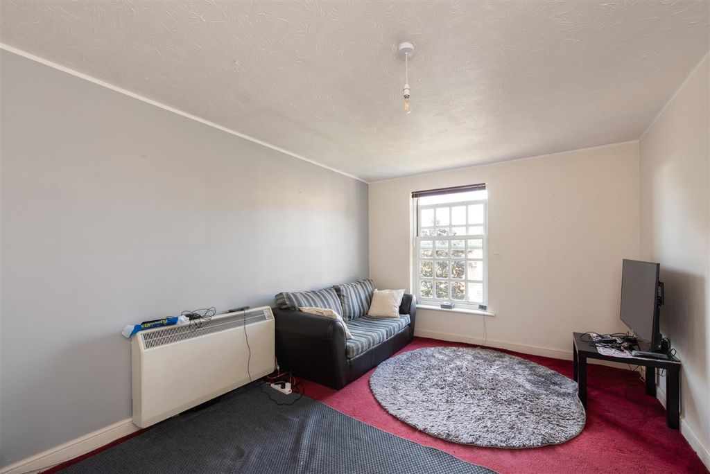 Property photo 2 of 9 Leigh Hunt 7.Jpg