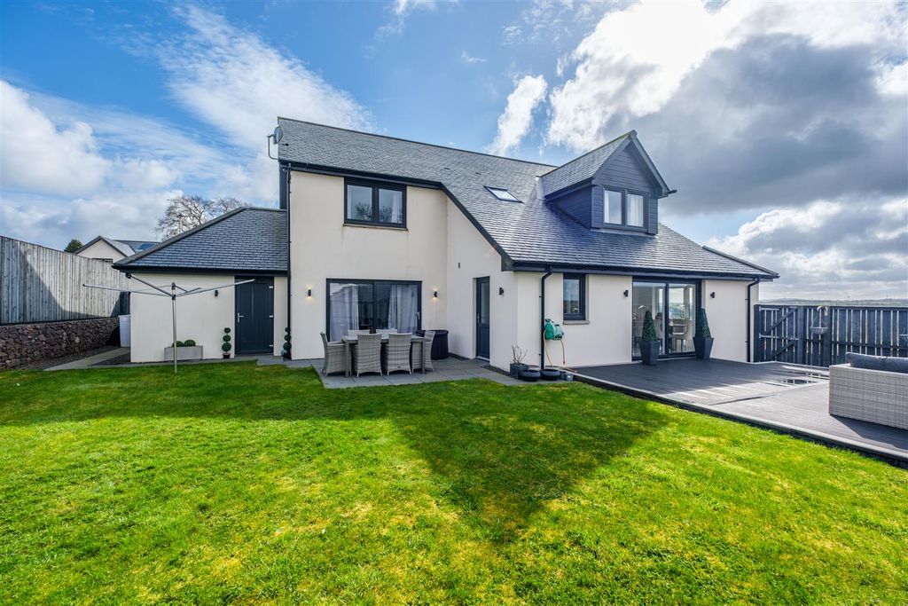 Property photo 2 of 27 Broadleaf Court-50.Jpg