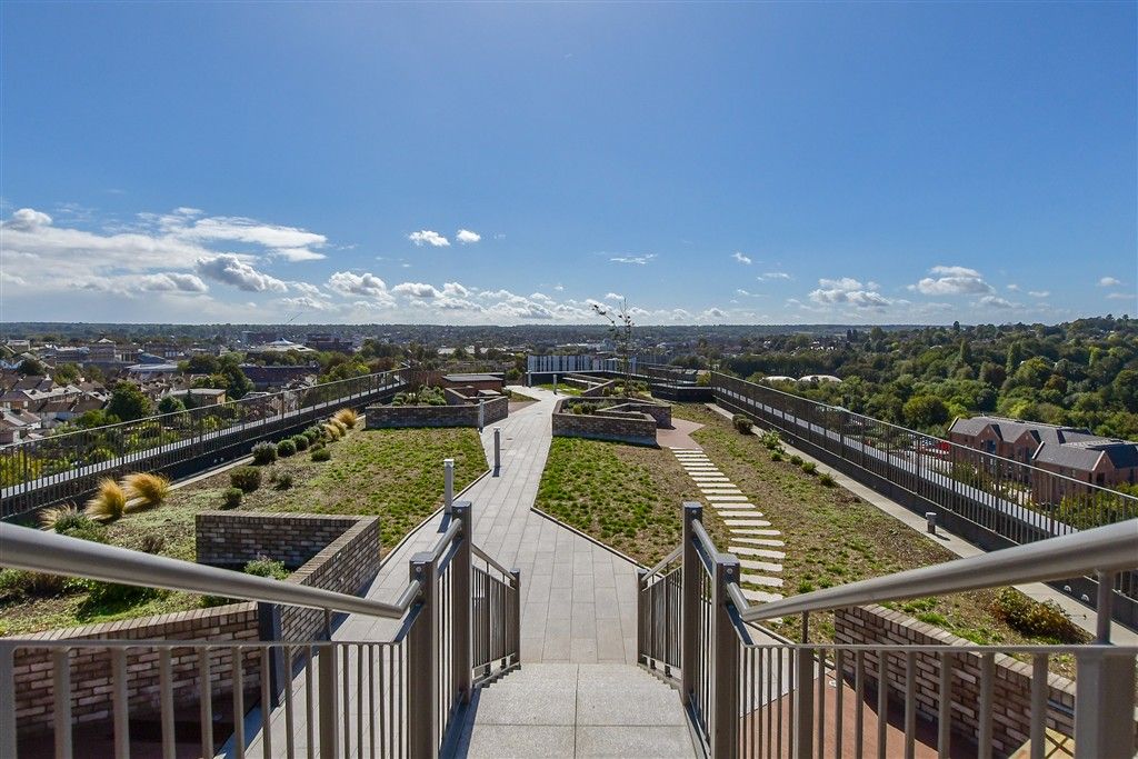Property photo 2 of 10 Communal Gardens