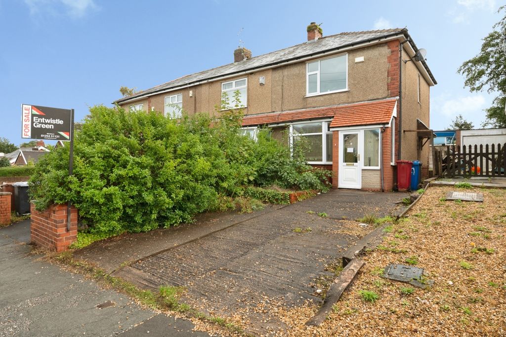 Property photo 1 of 16 External