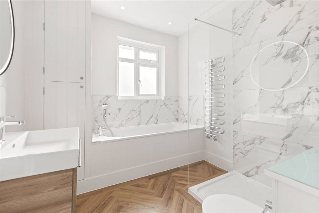 Property photo 1 of 16 Picture No. 04