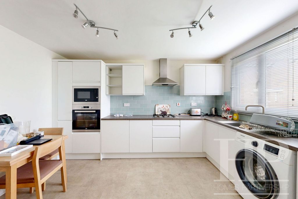 Property photo 2 of 21