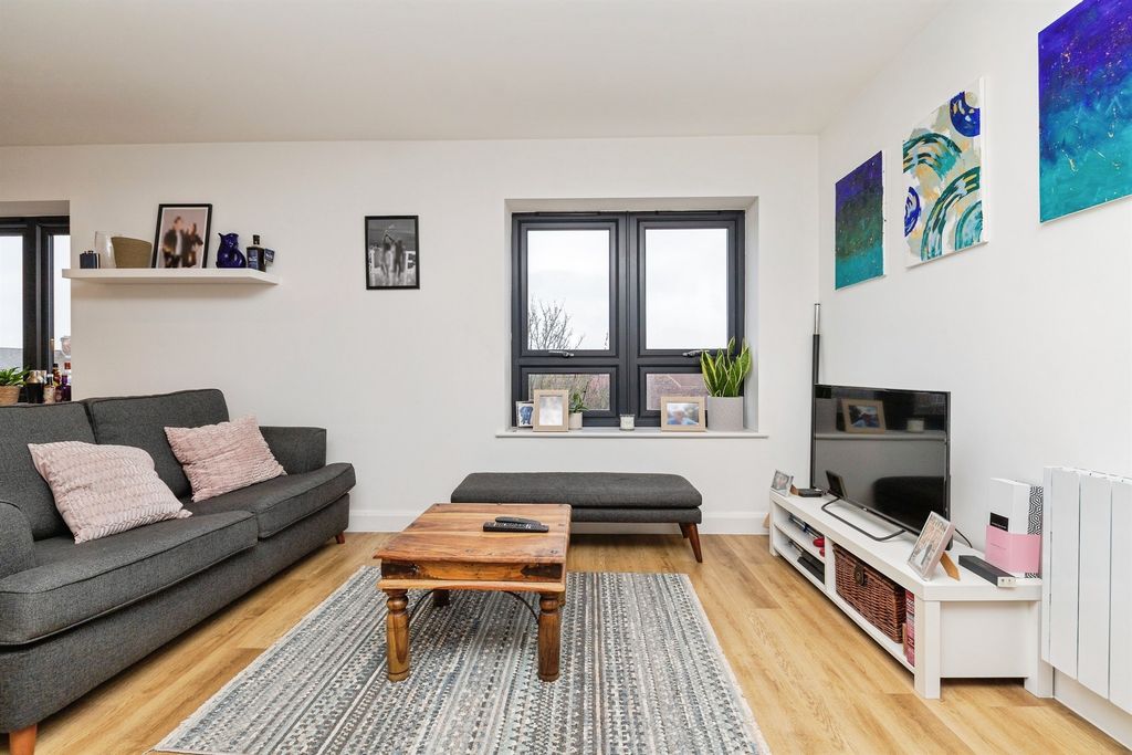 Additional image 9 of 2 bed flat for saleLeys Avenue, Letchworth Garden City SG6