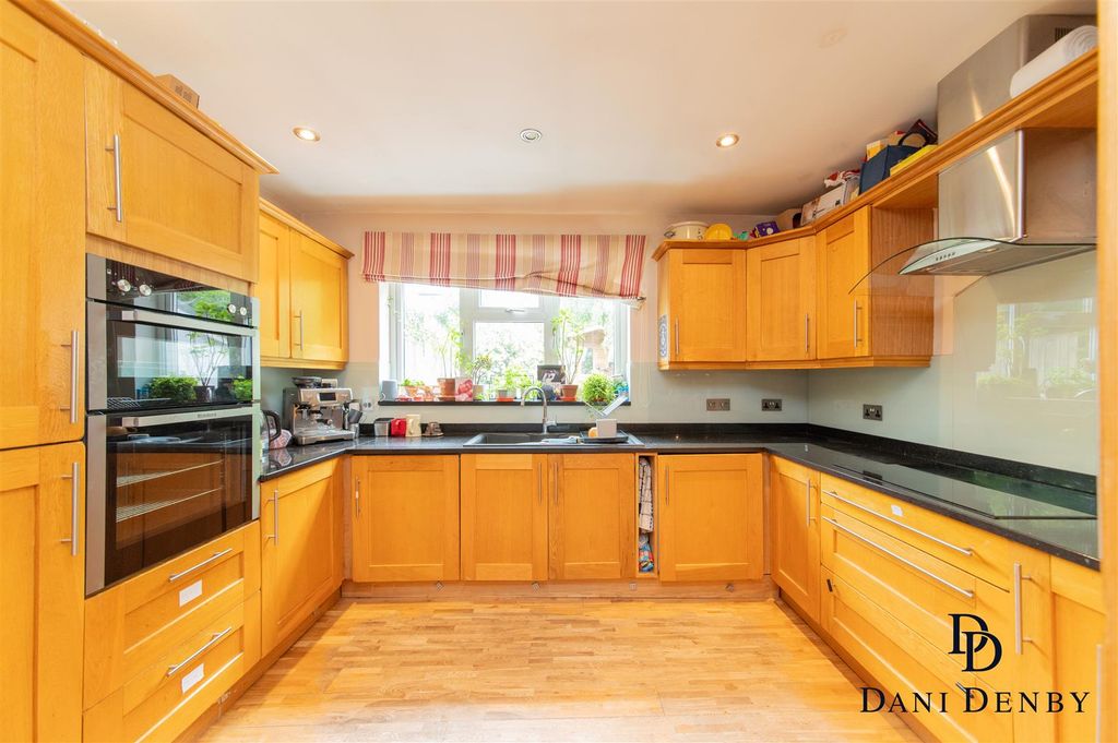 Property photo 3 of 18