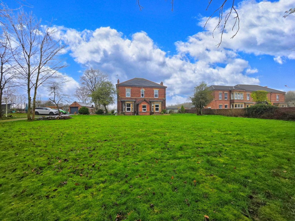 Property photo 1 of 41