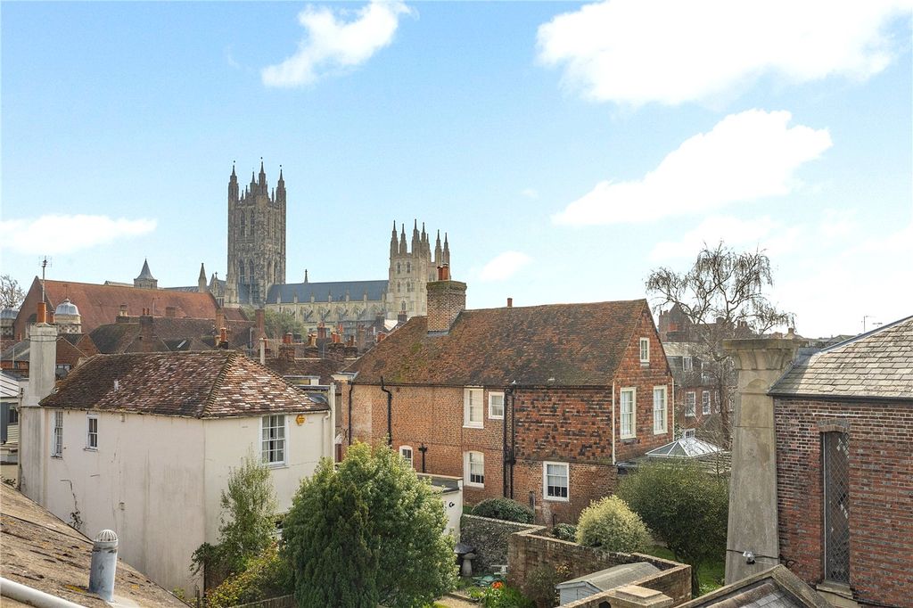 Property photo 2 of 25 Picture No. 17