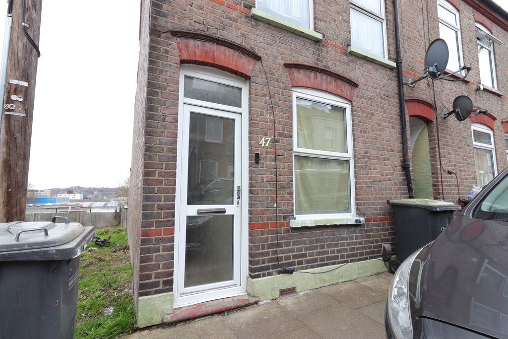Property photo 1 of 21 Baker Street, Town Centre, Luton, Lu1 3Pz