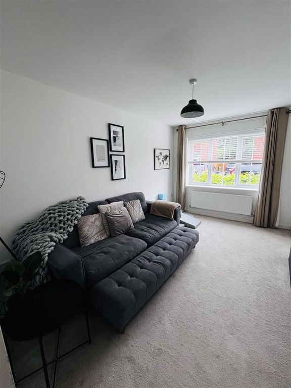 Property photo 2 of 22 15 Harrow Close - Living Room 1.Jpg