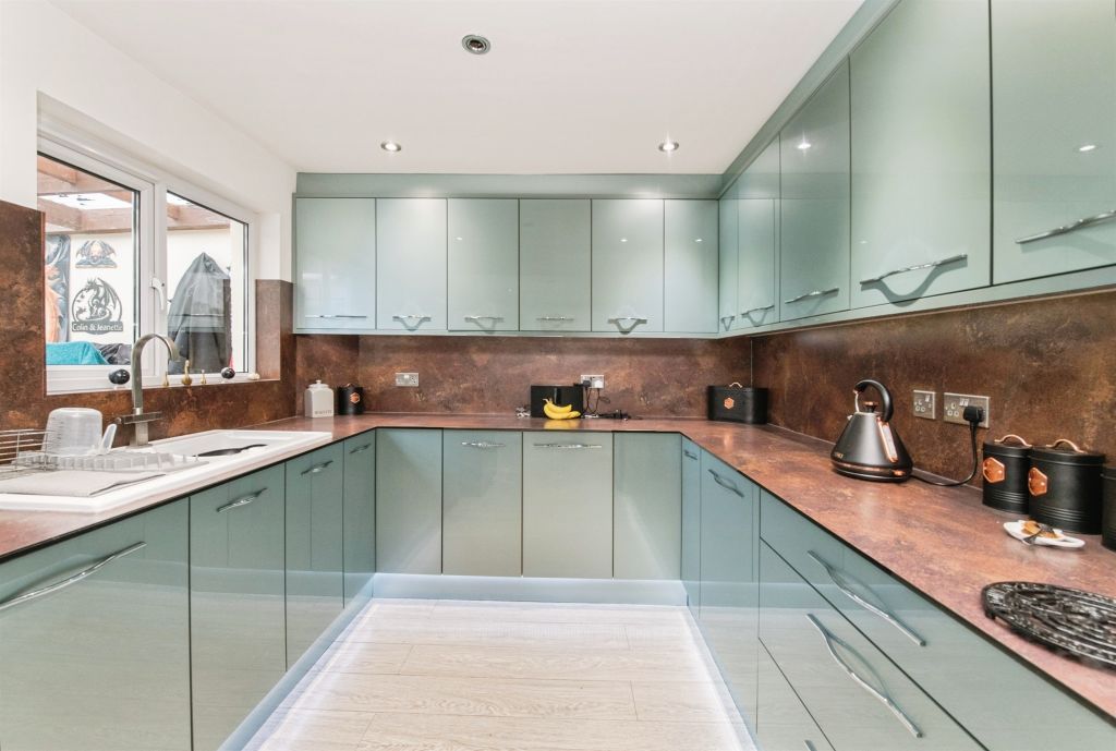 Property photo 2 of 16