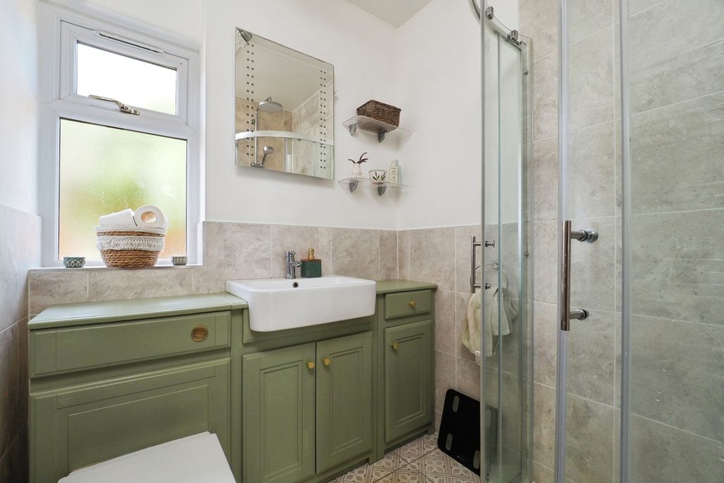 Property photo 3 of 17 Shower Room