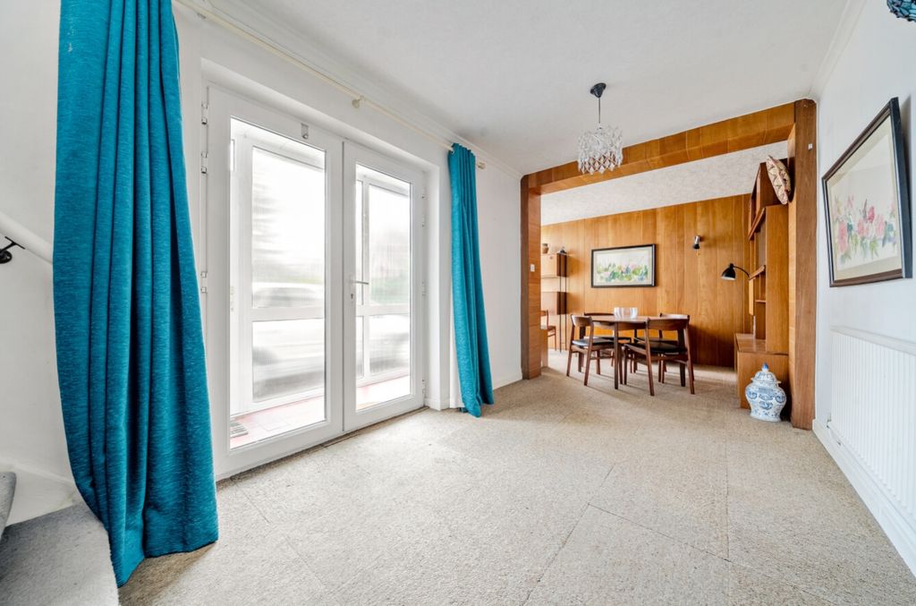 Property photo 3 of 13 1375999-9-69089451742F9