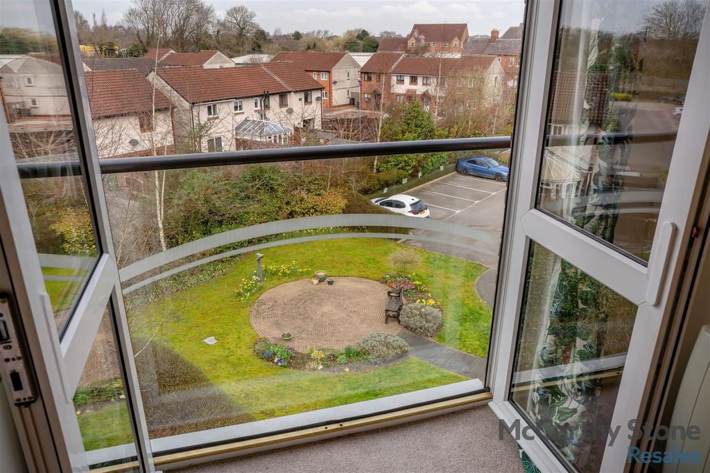 Property photo 1 of 34 8682195-Interior19.Jpg