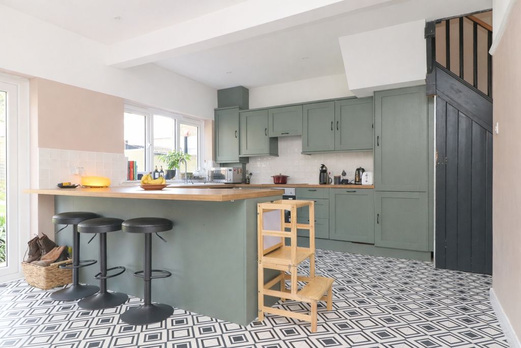 Property photo 3 of 16 Picture 3