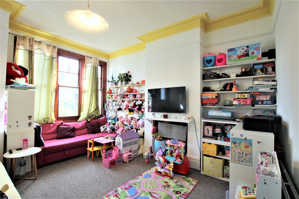 Property photo 2 of 6