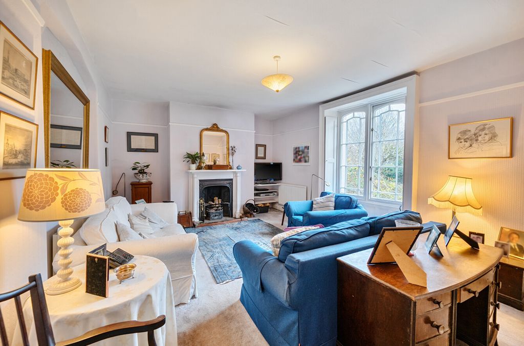 Property photo 3 of 31 1383583-14-6936d9...