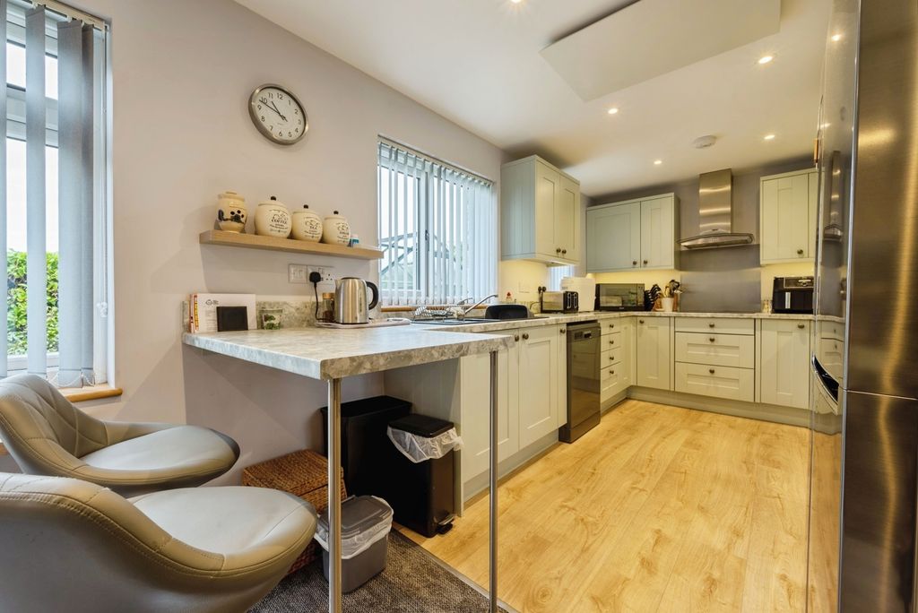 Property photo 2 of 14 Photo