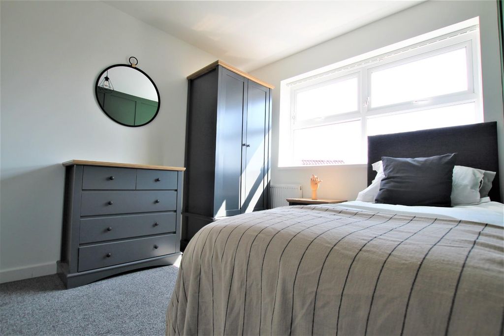 Property photo 2 of 22 Flat 1 Room 8 Single.Jpg