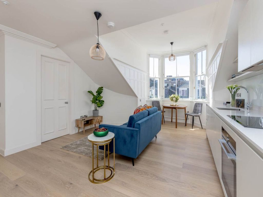 Property photo 3 of 10 60486_Castlest014