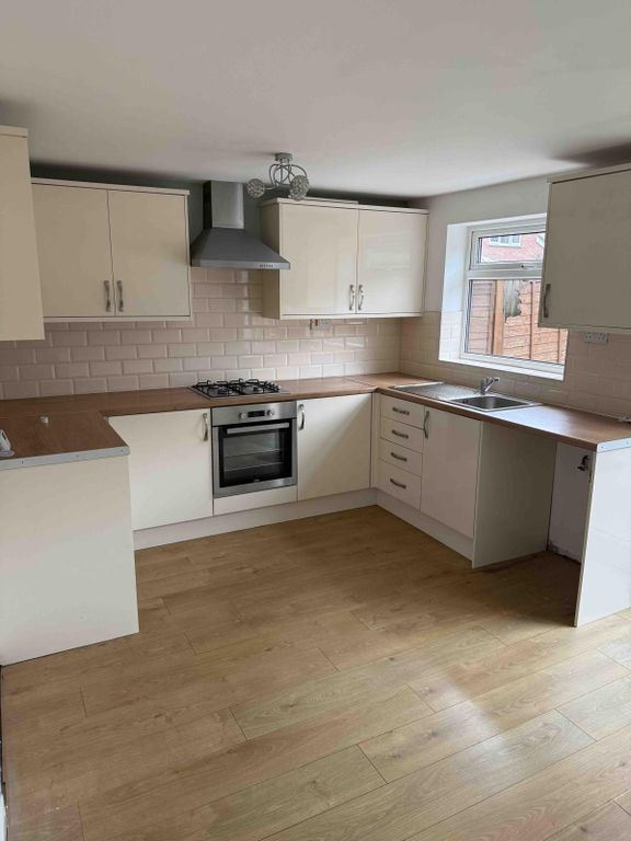 Property photo 3 of 17 Kitchen / Diner