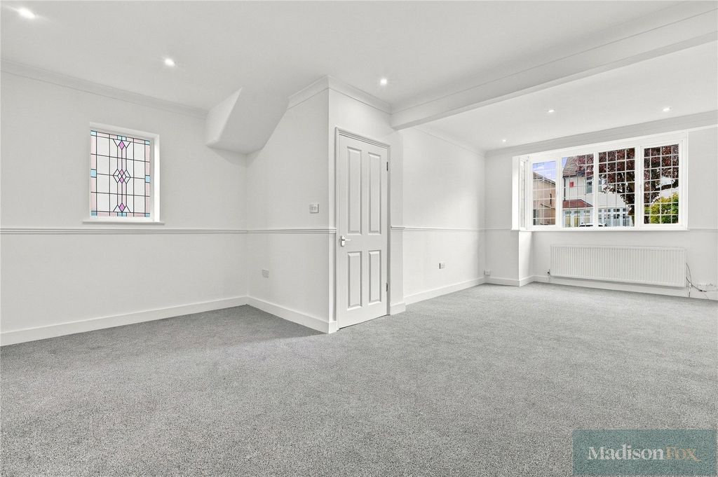Property photo 3 of 25 Picture No. 09