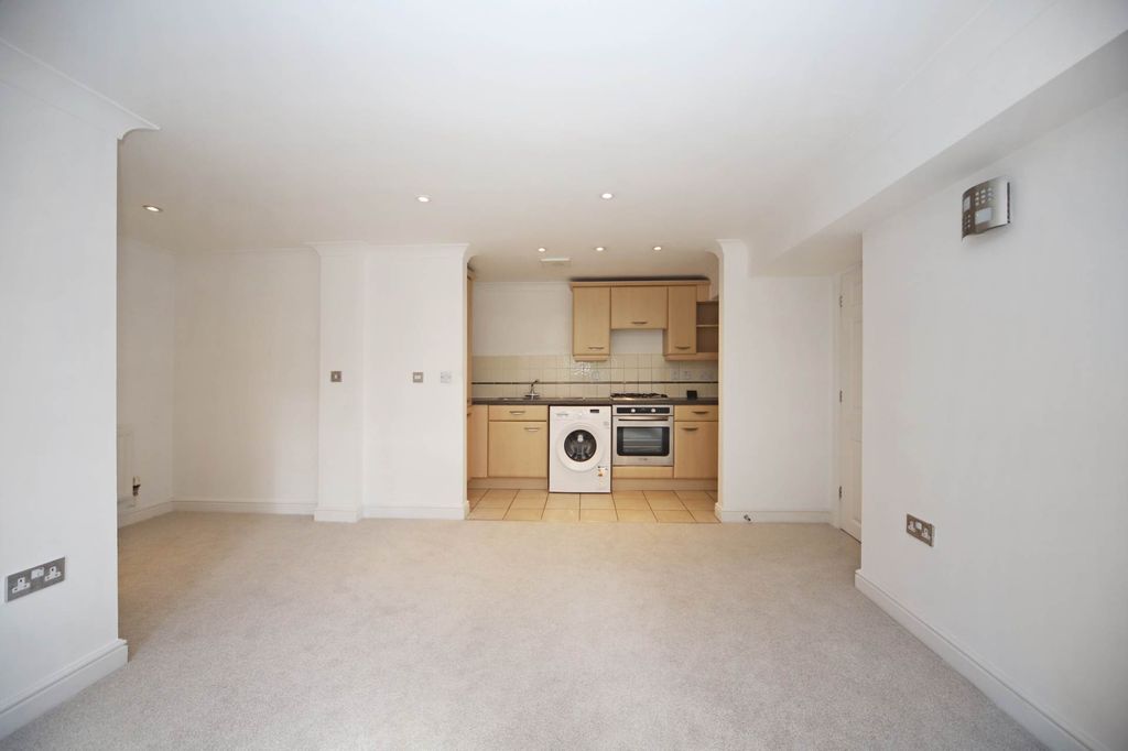 Property photo 3 of 8