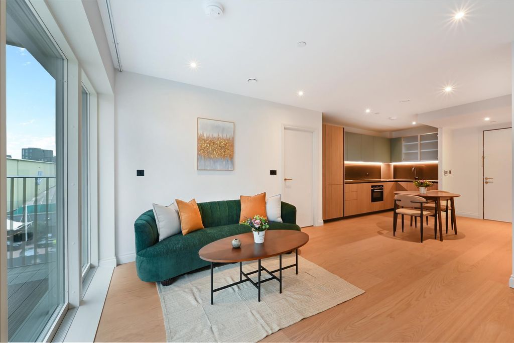 Property photo 2 of 8