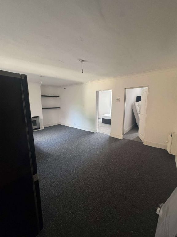 Property photo 3 of 11 Gallery