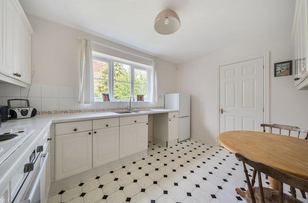 Property photo 3 of 16 19-681Cda2c1Db4F-1288047-Arw-19.Jpg