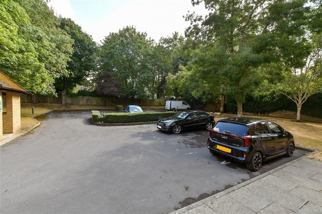Property photo 2 of 8 Driveway/Parking