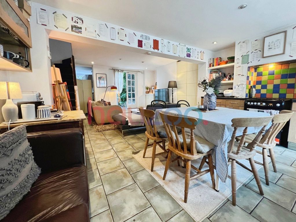 Property photo 3 of 11