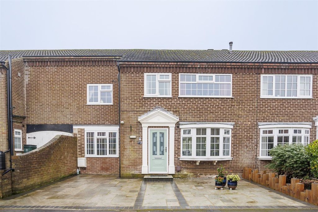 Property photo 1 of 34 7_Croft_Court_37.Jpg