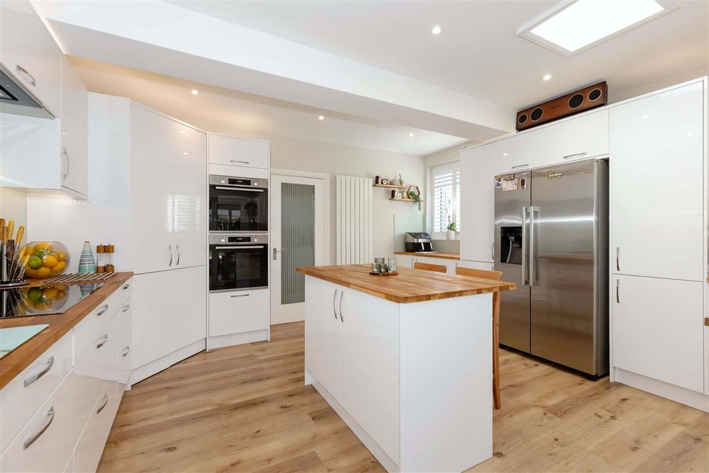 Property photo 2 of 29 Woodland Avenue_20.Jpg