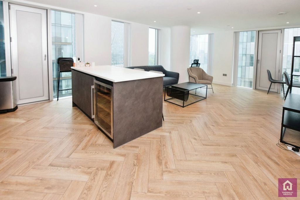 Property photo 3 of 12 Pbox-Img.Jpg