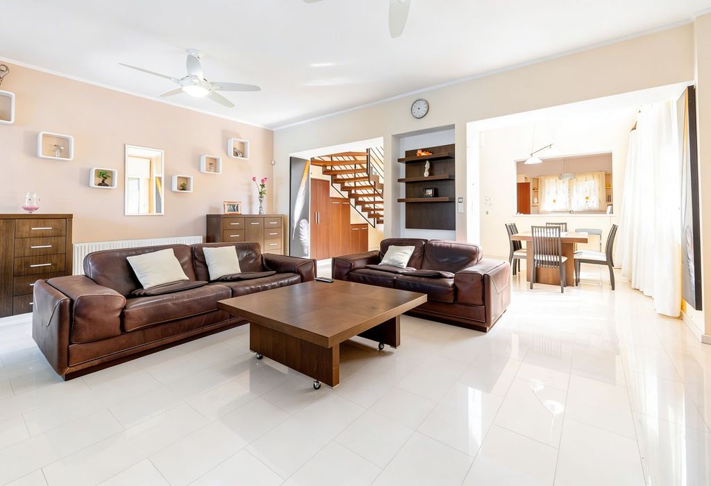 Property photo 2 of 29