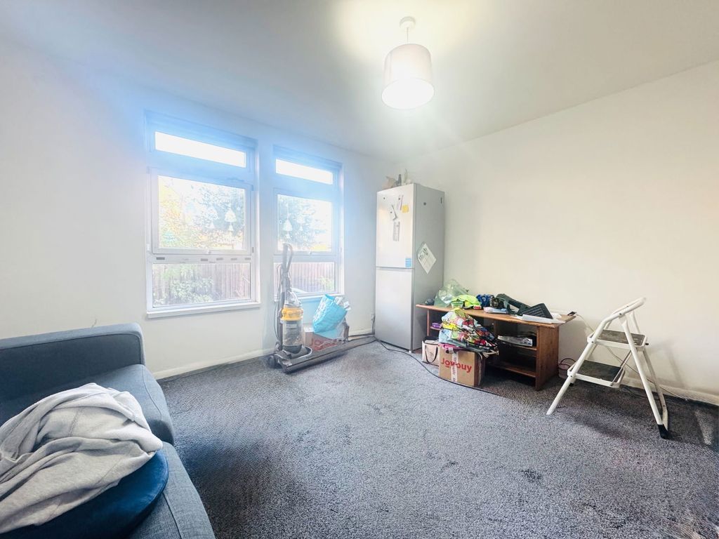 Property photo 2 of 5