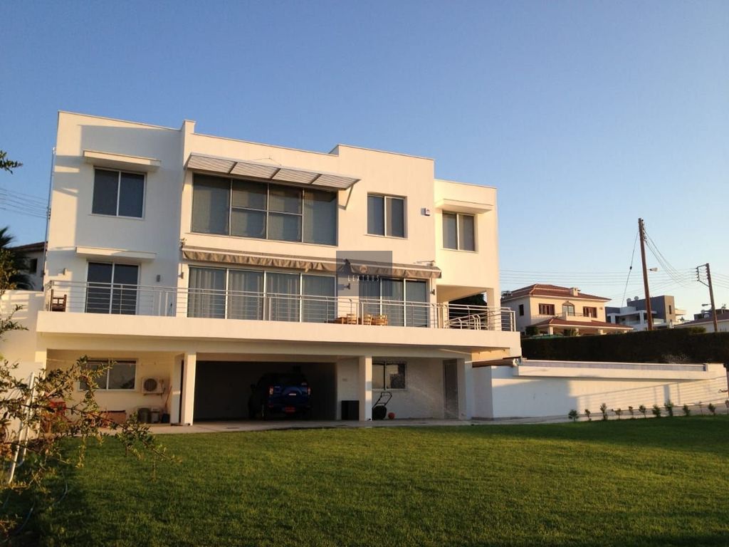 Property photo 2 of 8