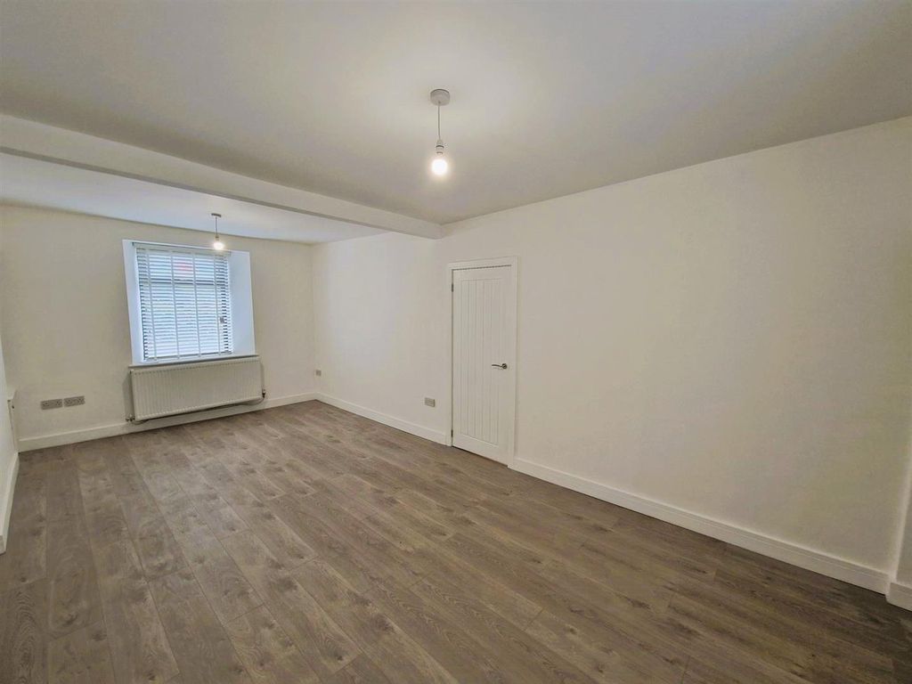 Property photo 3 of 14 Living Room