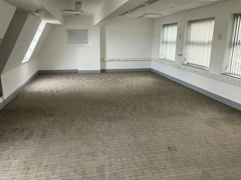 Property photo 3 of 8 8.Jpg