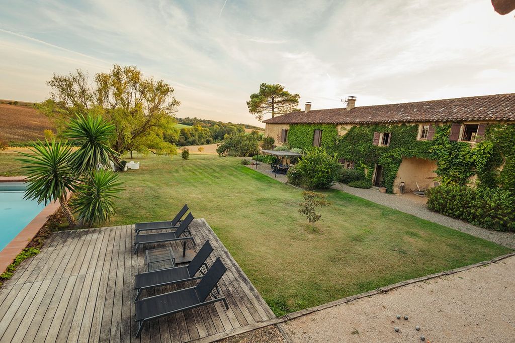 Property photo 1 of 50