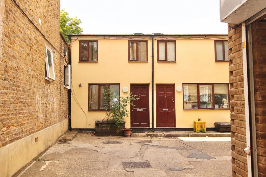 Property photo 1 of 7 Manley Court, N16