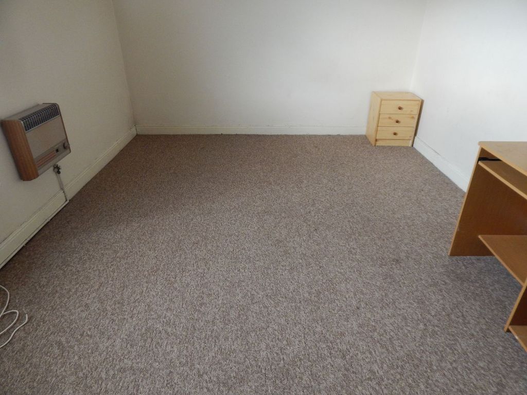 Property photo 3 of 8 Bedroom