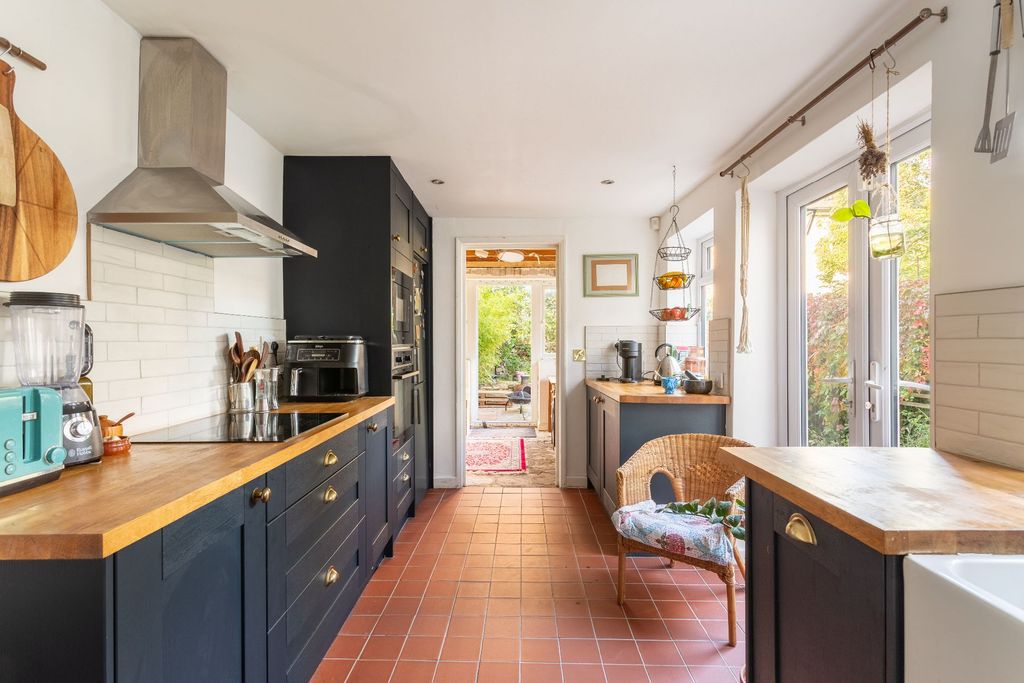 Property photo 2 of 21