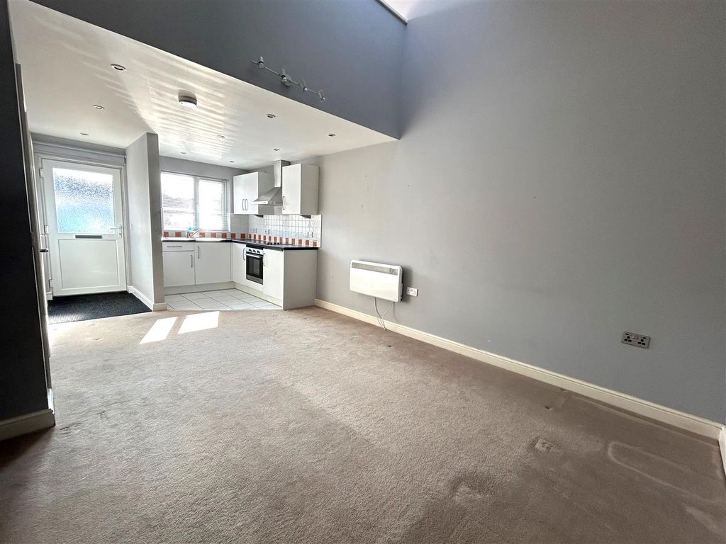 Property photo 2 of 9 5.Jpg