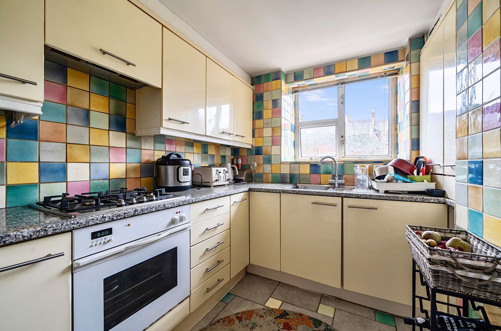 Property photo 3 of 21 1416654-15-69A1Ae...