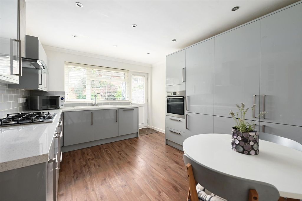 Property photo 2 of 12 Kitchen/Breakfast Room
