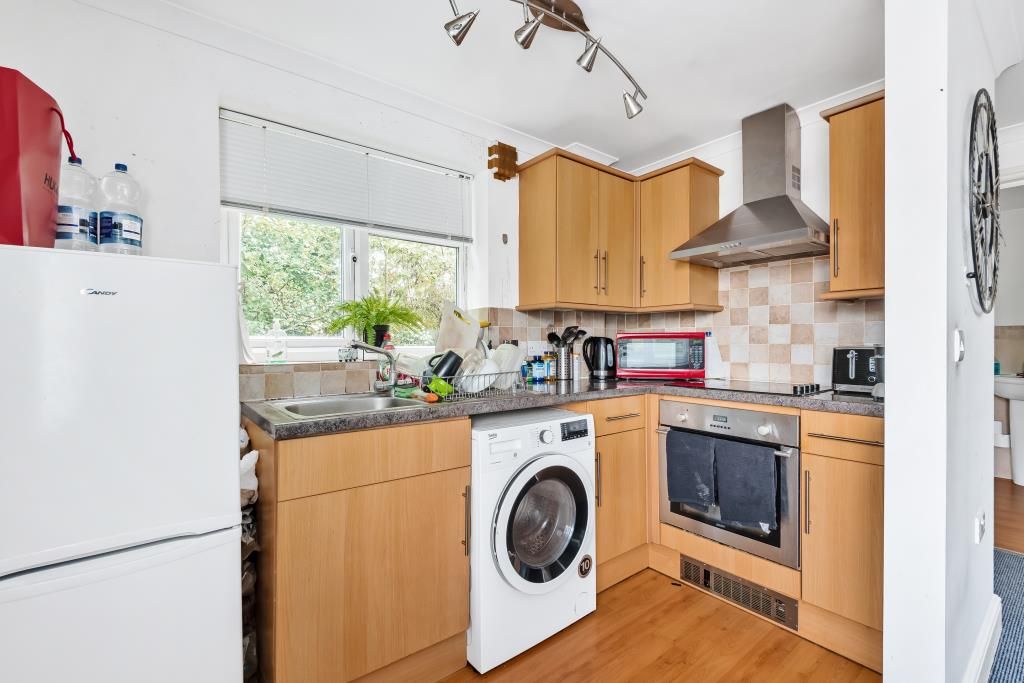 Property photo 3 of 10 Kitchen
