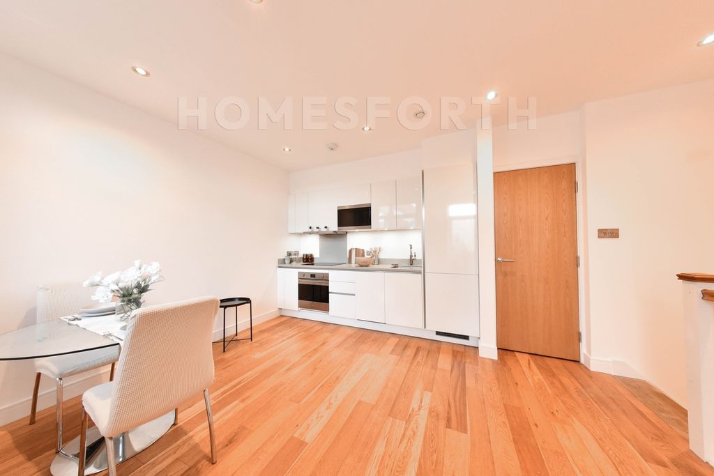 Property photo 1 of 14 Photo 9