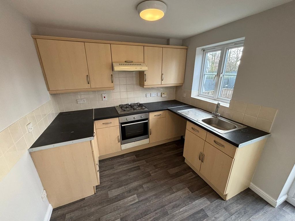 Property photo 3 of 7 Kitchen