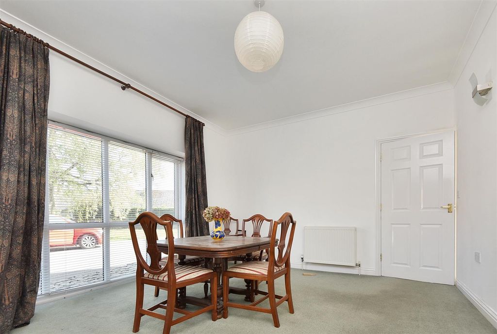 Property photo 3 of 7 Dining Room