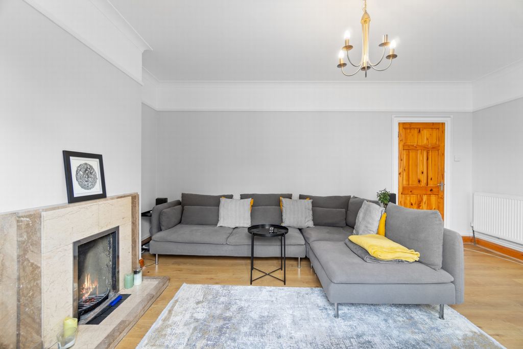 Property photo 3 of 11 Photo 5